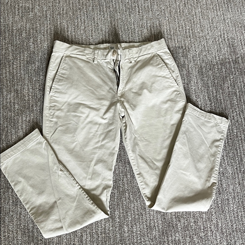 GAP Men's Essential khaki slim fit pants size 33x32